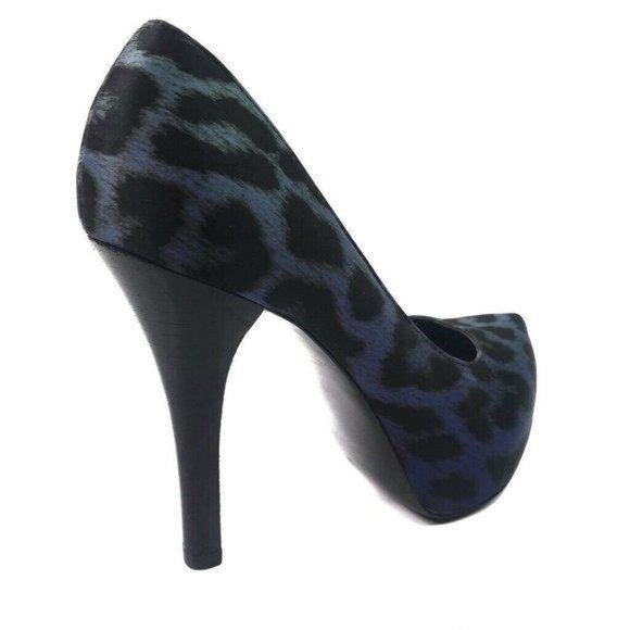 Carlos Santana Privilege Cheetah Pumps Heels - Picture 6 of 11
